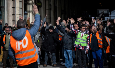 ( AFP / LIONEL BONAVENTURE )