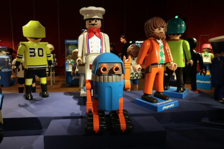 Des pièces de collections Playmobil sont exposés à la maison de ventes Drouot, à Paris, avant leur vente aux enchères inédite, le 23 septembre 2026 ( AFP / Thomas SAMSON )