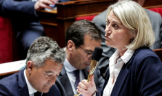 La ministre de la Santé Stéphanie Rist s'exprime lors des questions au gouvernement le 28 avril 2026 à l'Assemblée nationale à Paris ( AFP / STEPHANE DE SAKUTIN )