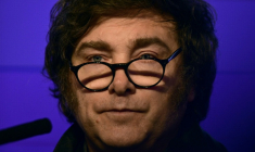 Le président argentin Javier Milei s'exprime après les élections législatives de mi-mandat à La Plata, dans la province de Buenos Aires, le 7 septembre 2025 ( AFP / STRINGER )