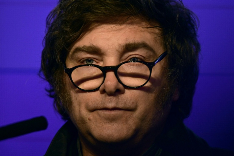 Le président argentin Javier Milei s'exprime après les élections législatives de mi-mandat à La Plata, dans la province de Buenos Aires, le 7 septembre 2025 ( AFP / STRINGER )