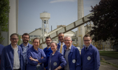 Lucie Castets et plusieurs représentants du Nouveau front populaire, près d'Orléans, le 31 juillet 2024 ( POOL / GUILLAUME SOUVANT )