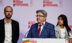Manuel Bompard, Jean-Luc Mélenchon et Rima Hassan à Paris, le 30 juin 2024. ( AFP / DIMITAR DILKOFF )