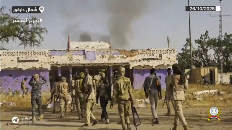 Capture d'écran d'une vidéo diffusée le 26 octobre 2025 sur le compte Telegram des Forces de soutien rapide (FSR), montre des combattants armés des FSR dans une rue d'El-Facher, au Darfour, dans l'ouest du Soudan ( Rapid Support Forces (RSF) / - )