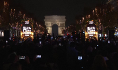 Paris: lancement des illumination des Champs-Elysées pour les fêtes de Noël