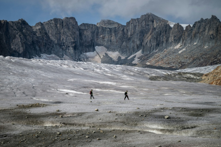 Les glaciers des Alpes devraient continuer à perdre de la masse au cours de ce siècle, quel que soit le scénario d'émissions envisagé, selon un rapport de l'institut européen Copernicus. ( AFP / Fabrice COFFRINI )