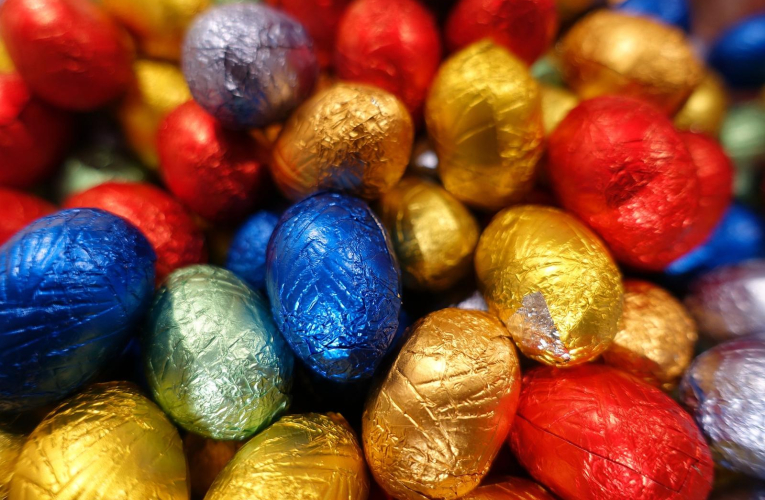 Le chocolat noir devrait être moins cher que le chocolat au lait ou blanc, riches en beurre de cacao. (Illustration) (Skoddeheimen / Pixabay)