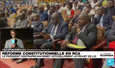 Réforme constitutionnelle en Centrafrique : le président remet officiellement le projet de loi