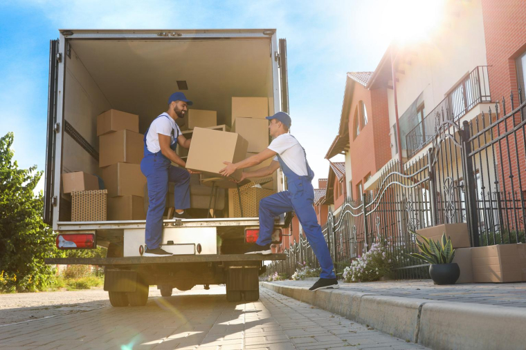 Il existe de multiples moyens de réduire la facture de votre déménagement. ( crédit photo : Shutterstock )