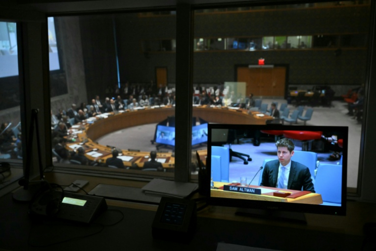 Le PDG d'OpenAI, Sam Altman, devant le Conseil de sécurité de l'ONU le 23 septembre 2026 à New York ( AFP / ANGELA WEISS )