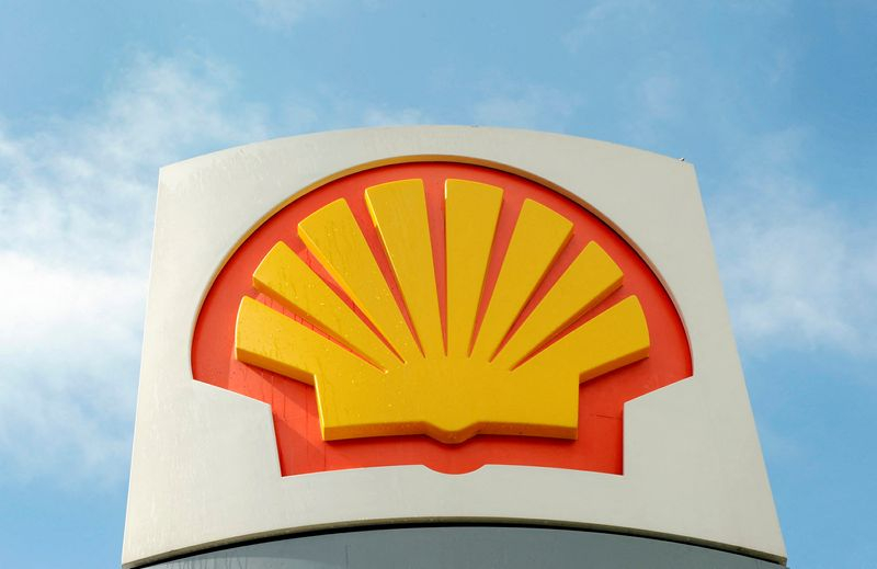 Le logo Shell sur une station-service à Londres