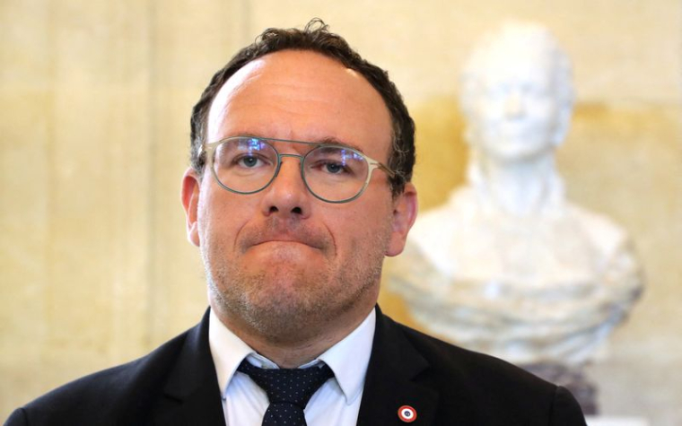 DAMIEN ABAD DÉMENT DES ACCUSATIONS DE VIOLENCE SEXUELLE