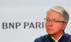 Jean-Laurent Bonnafé, directeur général de BNP Paribas, assiste à la présentation des résultats annuels du groupe bancaire à Paris, le 4 février 2025 ( AFP / Ludovic MARIN )