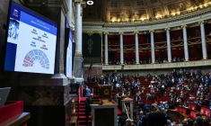 Les résultats du vote sur la loi de programmation militaire à l'Assemblée nationale le 19 mai 2026, à Paris ( AFP / Anne-Christine POUJOULAT )