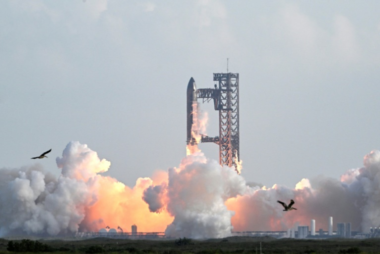 La mégafusée Starship de SpaceX décolle de la base Starbase au Texas, le 26 août 2025 ( AFP / RONALDO SCHEMIDT )