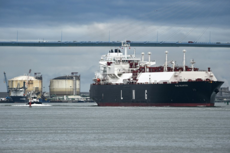 L'Union européenne a franchi lundi une étape importante dans ses efforts pour assécher l'économie de guerre de la Russie, la majorité des Etats membres ayant approuvé le principe d'une interdiction, d'ici fin 2027, des importations de gaz naturel russe ( AFP / Sebastien SALOM-GOMIS )