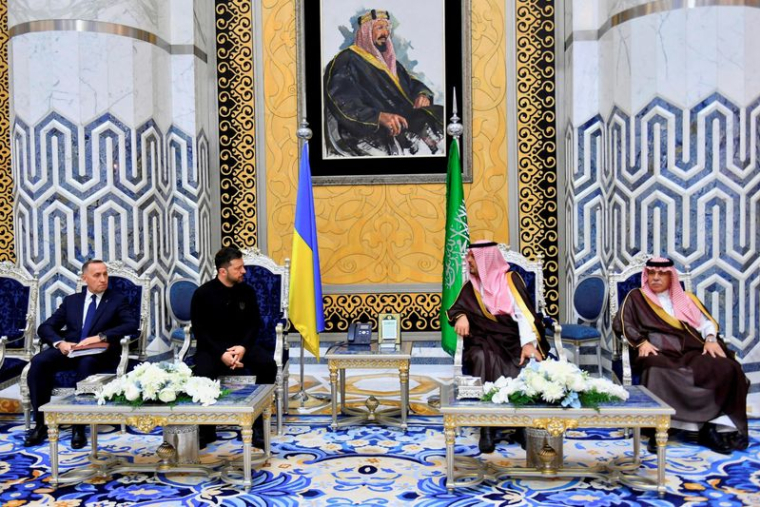 Le président ukrainien Volodimir Zelensky en visite à Djeddah