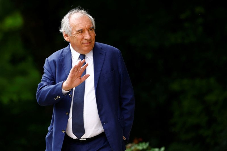 François Bayrou, leader du MoDem à l'extérieur du palais de l'Élysée