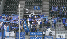 Des fans tentent d'envahir le vestiaire à Bastia