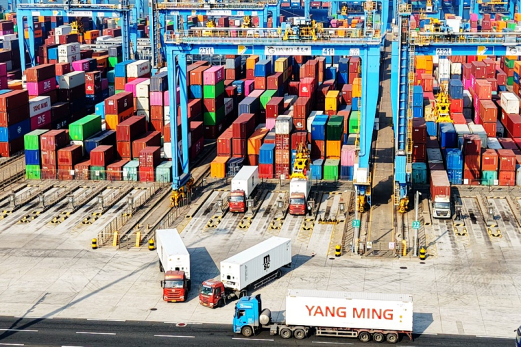 Le port de Qingdao, en Chine. ( AFP / STR )