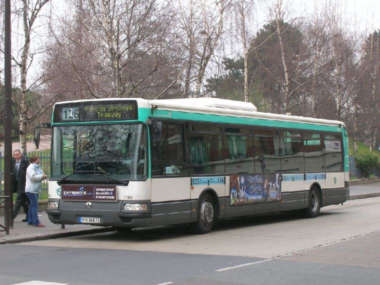 Paris: les transports en commun à moitié prix pour les collégiens et les lycéens (Crédit Photo: Vincent BABILOTTE - Wikimedia Commons)