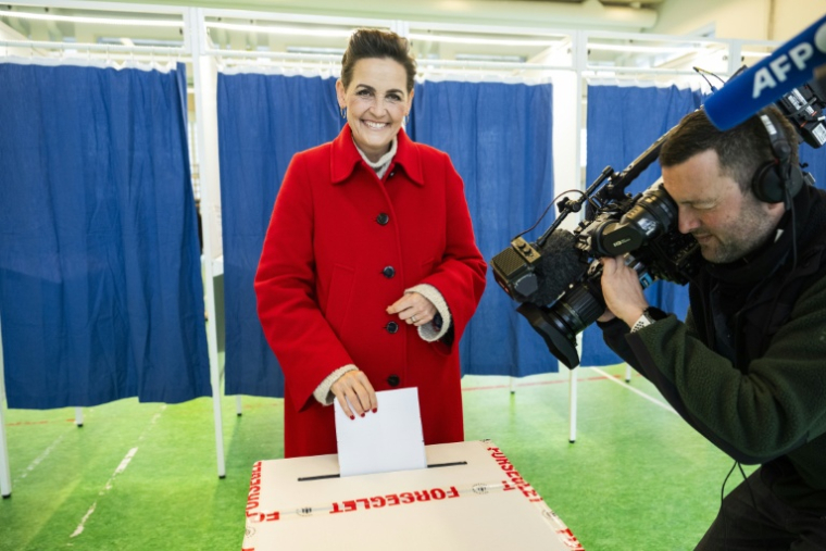 Pia Olsen Dyhr, cheffe de file du Parti populaire socialiste, vote à Copenhague, lors des élections législatives au Danemark, le 24 mars 2026 ( Ritzau Scanpix / Martin Sylvest )