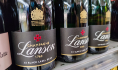 Des bouteilles de Champagne Lanson. (Crédits: Adobe Stock)