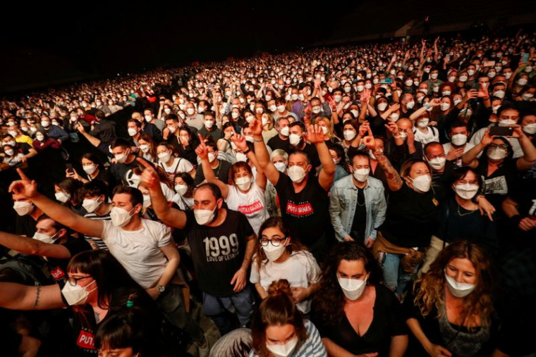 CORONAVIRUS: UN CONCERT DE 5.000 PERSONNES ORGANISÉ À BARCELONE