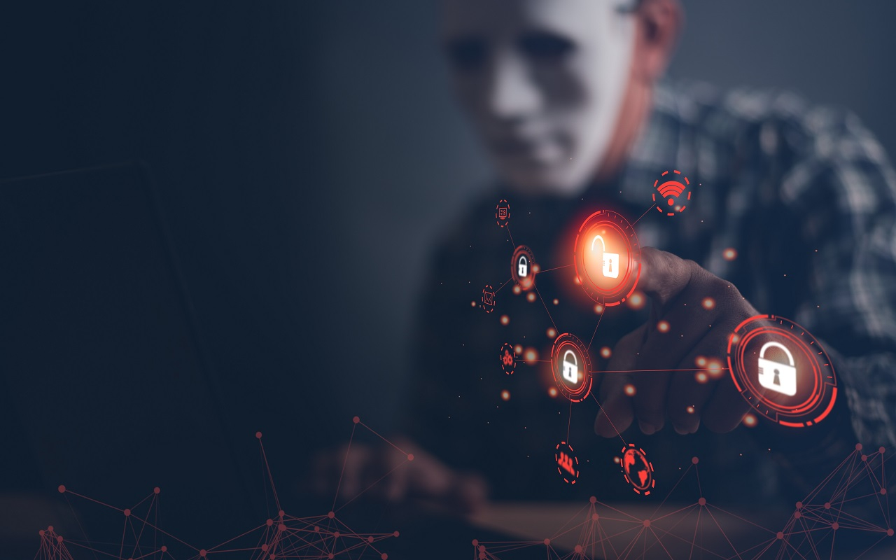 (Crédits photo : Adobe Stock - Cybercriminel tentant de voler des données confidentielles)