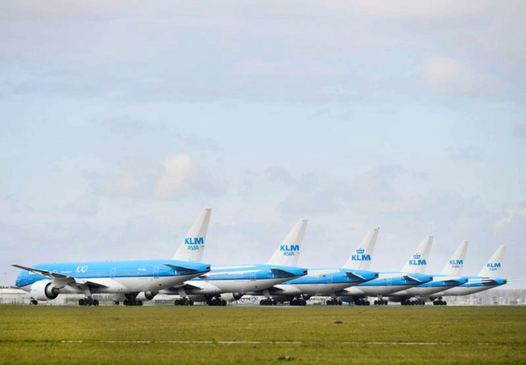 KLM GÈLE LA HAUSSE DE 2,5% DES SALAIRES PRÉVUE POUR AOÛT