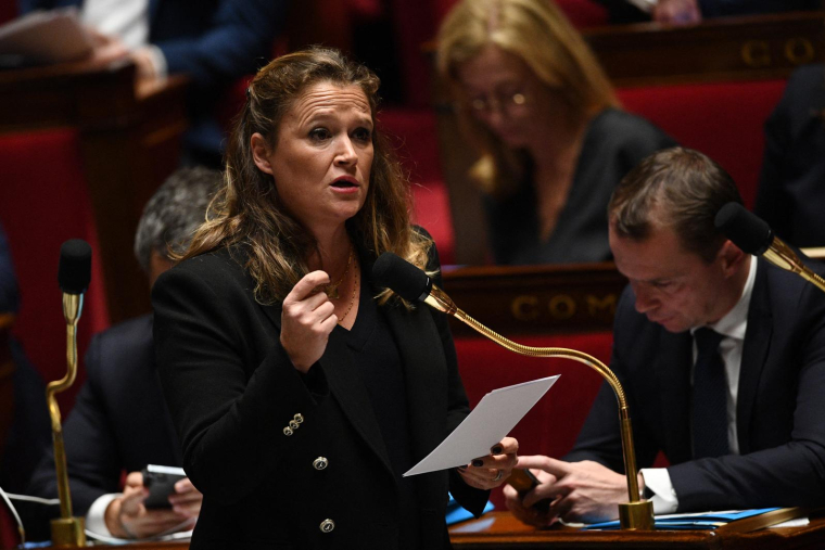 Olivia Grégoire le 15 novembre à Paris. ( AFP / CHRISTOPHE ARCHAMBAULT )