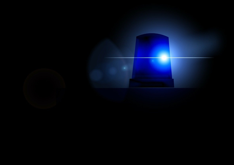 La propriétaire d'un logement doit avancer les frais de réparation après le passage des forces de l'ordre. (illustration) (Geralt / Pixabay)