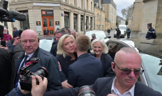 Municipales: Marine Le Pen déambule à La Flèche, dans la Sarthe