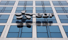 Photo du logo d'EDF sur la façade de l'immeuble de l'entreprise publique française