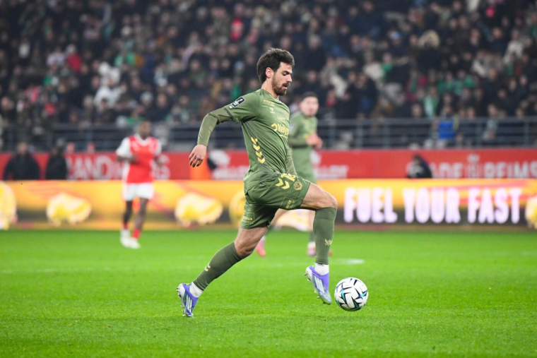 Un joueur de Saint-Étienne s'est fracturé la main d'une façon stupide