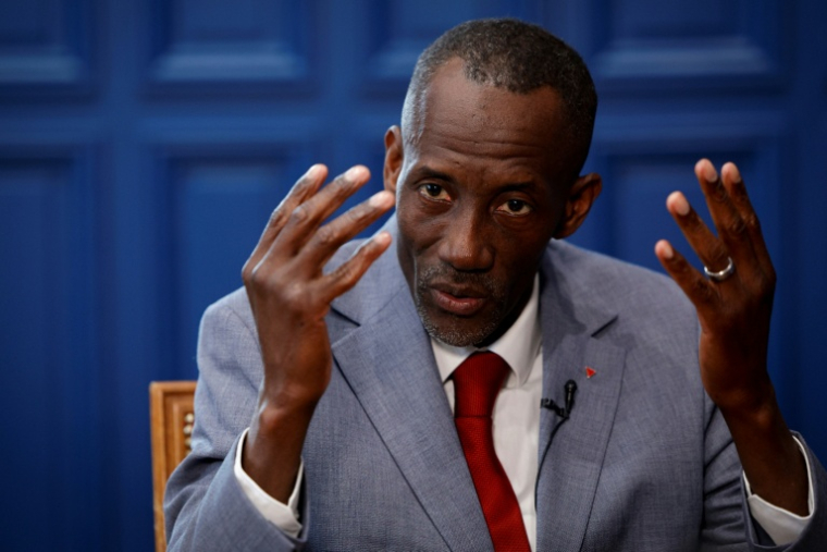 Le maire LFI de Saint-Denis, Bally Bagayoko lors d'un entretien avec l'AFP, dans son bureau à Saint-Denis, le 1er avril 2026 en Seine-Saint-Denis ( AFP / GEOFFROY VAN DER HASSELT )