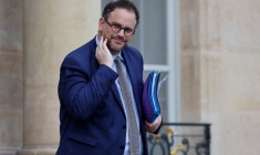 Le ministre de la Santé Aurélien Rousseau à la sortie du conseil des ministres à l'Élysée, à Paris, le 12 décembre.  ( AFP / LUDOVIC MARIN )