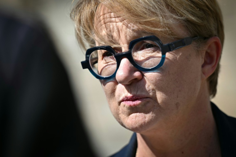 La maire de Rennes Nathalie est venue soutenir les barreaux de l'ouest lors d'une manifestation à Rennes, le 10 avril 2026 ( AFP / Lou BENOIST )