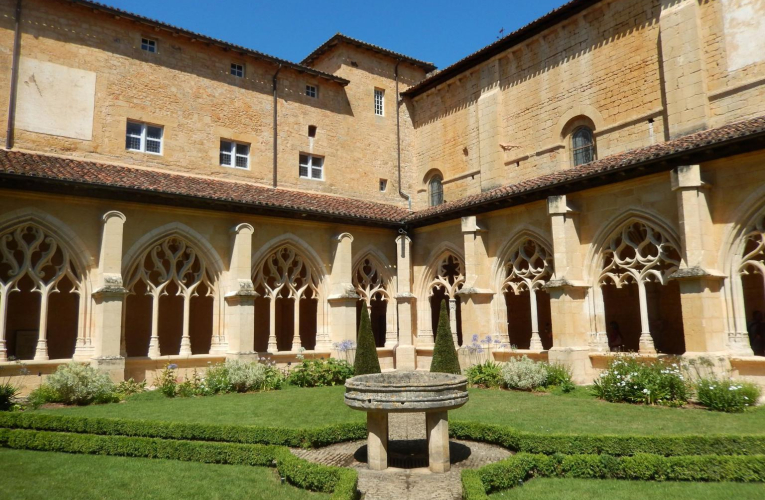Les auberges de jeunesse offrent un hébergement à petit prix, dans des lieux parfois d’exception. ( crédit photo : Shutterstock )
