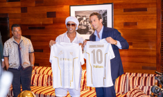 Ronaldinho sort de sa retraite et signe dans un club italien