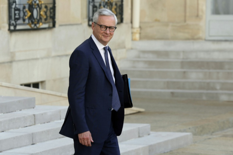Bruno Le Maire, alors ministre de l'Economie, à la sortie du Conseil des ministres à l'Elysée, le 15 mai 2024 à Paris ( AFP / Geoffroy VAN DER HASSELT )