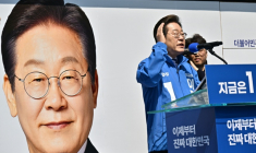 Le candidat à l'élection présidentielle du Parti démocrate de Corée du Sud, Lee Jae-myung, lors d'un meeting de campagne à Séoul, le 12 mai 2025 ( AFP / Anthony WALLACE )