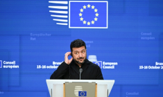 Le président ukrainien Volodymyr Zelensky lors d'une conférence de presse dans le cadre d’un sommet de l’UE à Bruxelles, le 16 octobre 2026 ( AFP / Nicolas TUCAT )