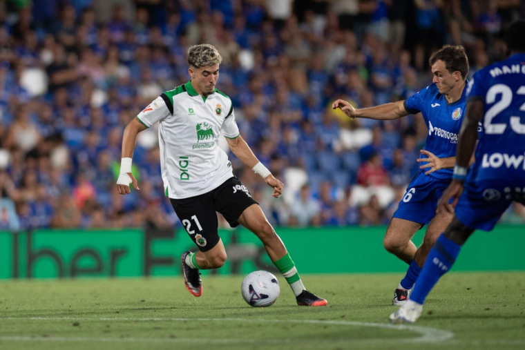 Le Racing Santander bat Elche avec un triplé de Zabiri