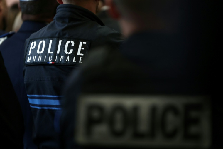 Thierry Mariani, candidat du Rassemblement national aux municipales à Paris, veut armer les policiers municipaux de la capitale et doubler leurs effectifs pour créer notamment des brigades "anti-squats et anti-campements clandestins" ( AFP / Thibaud MORITZ )