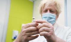 CORONAVIRUS: JOHNSON SOUHAITE UNE SORTIE DE CONFINEMENT "PRUDENTE MAIS IRRÉVERSIBLE"