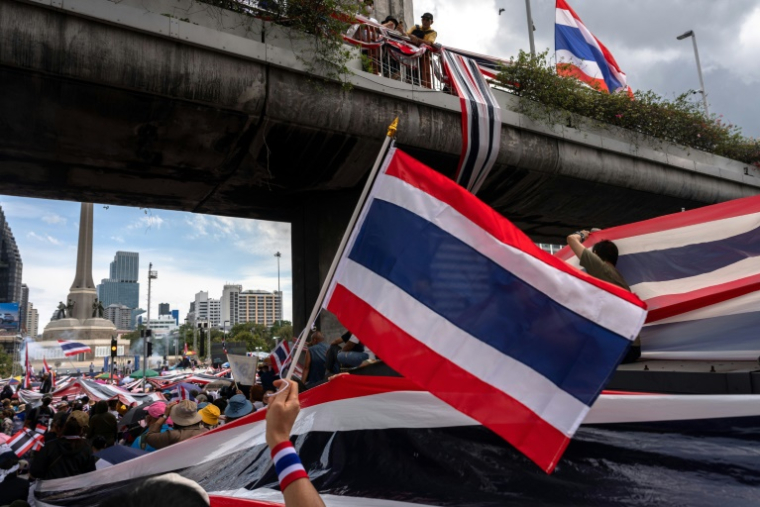 Manifestation pour réclamer la démission de la première ministre thaïlandaise Paetongtarn Shinawatra, le 28 juin 2025 à Bangkok ( AFP / Chanakarn Laosarakham )