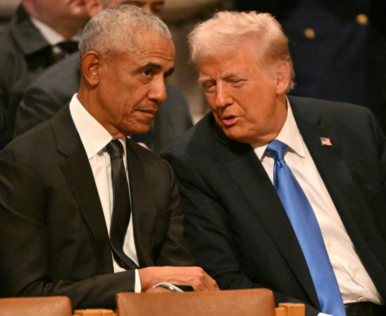 L'ancien président américain Barack Obama et le président élu Donald Trump lors des funérailles de l'ancien président Jimmy Carter, le 9 janvier 2025 à Washington ( AFP / ROBERTO SCHMIDT )