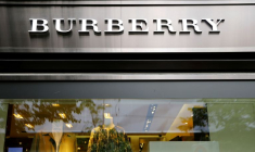 BURBERRY NOMME LE PATRON DE VERSACE AU POSTE DE DG