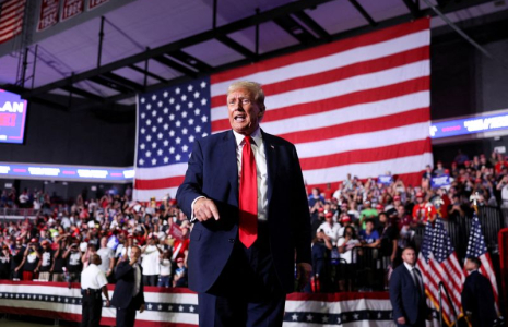 Photo d'archives: L'ancien président des États-Unis et candidat républicain à la présidence Donald Trump